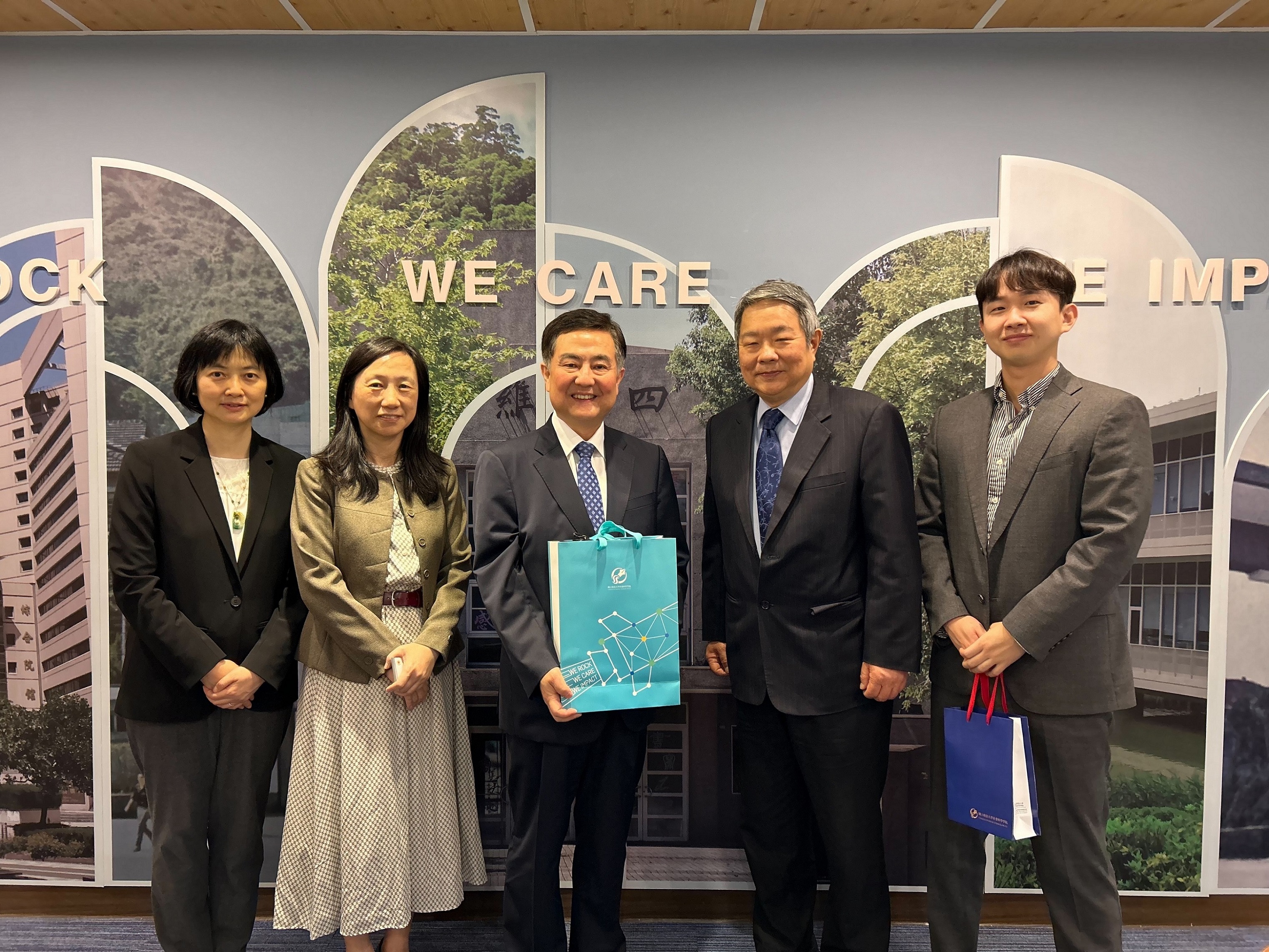 From left to right: Director of IDAS, Dr. Chao-Chi Lin; Dean of the College of Social Science, Dr. Wan-Ying Yang; the Representative of the Korean Mission in Taipei, Dr. Lee Eun Ho; Executive Vice Pre