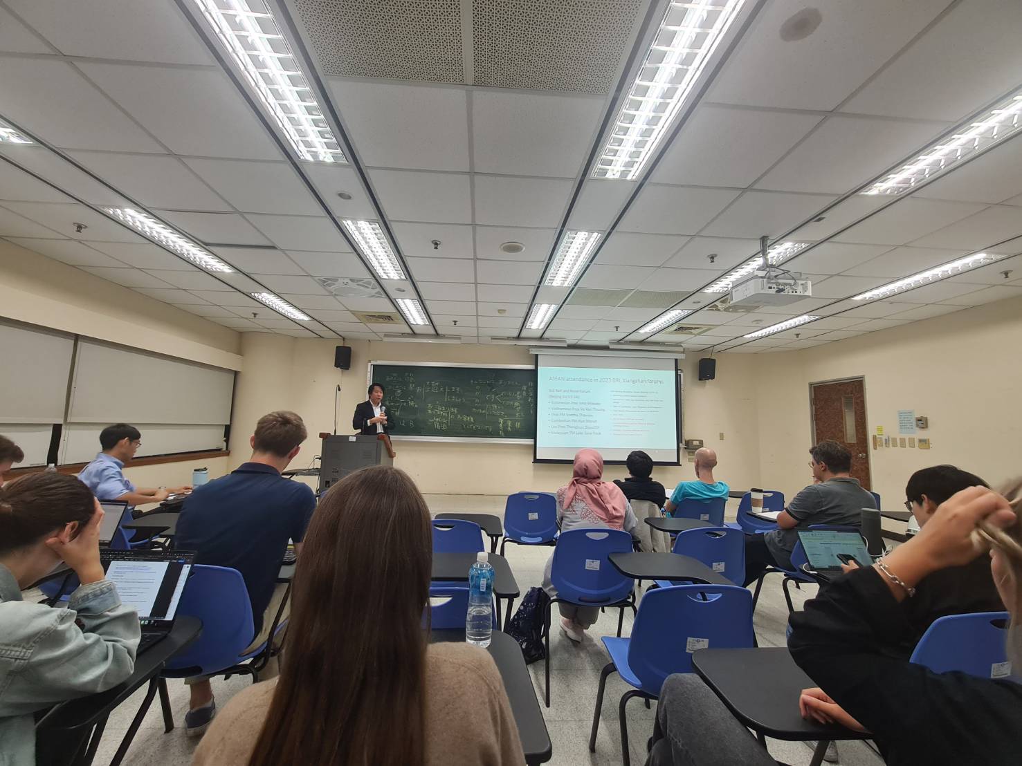 The special guest speaker Mr. Lucio Blanco Pitlo lll (standing) shared his viewpoints and discussed with students on the growing tensions in the South China Sea/West Philippine Sea region