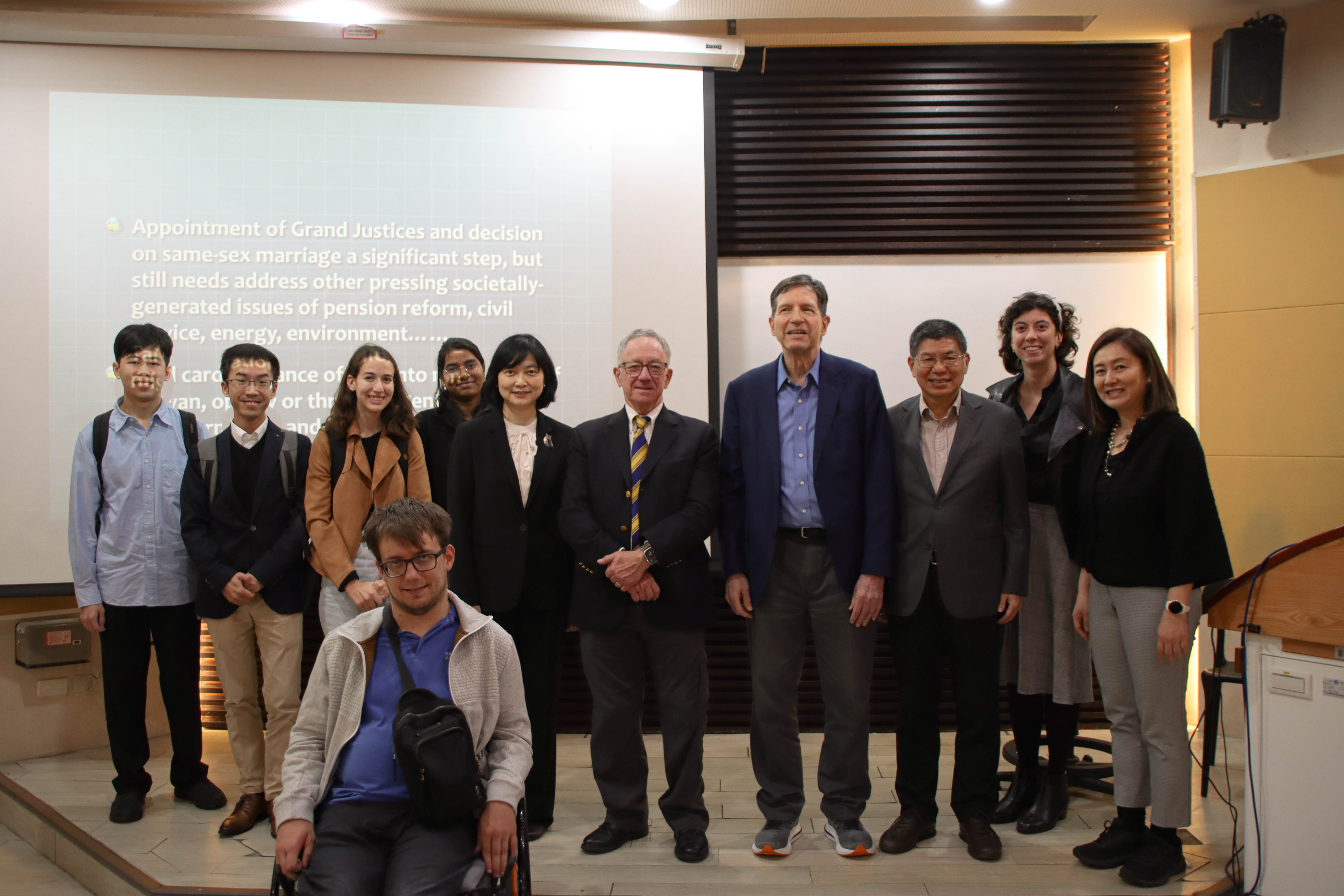 Special guest speaker Dr. Gold (center); Yushan Scholar at IDAS, Dr. Harry Harding (4th from the right); Chair of the Board at Center for Asia-Pacific Resilience and Innovation, Dr. Syaru Shirley Lin 