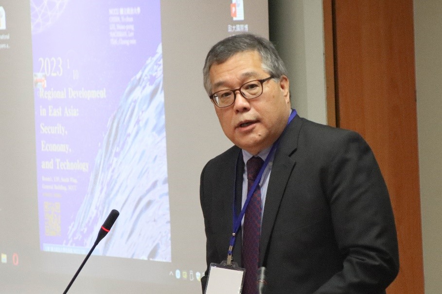 Professor David Arase from Hopkins-Nanjing Center as the host of one panel.（Photo by College of Social Sciences）